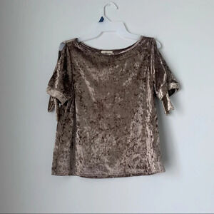 Theoutfit blouse with open shoulders size M
